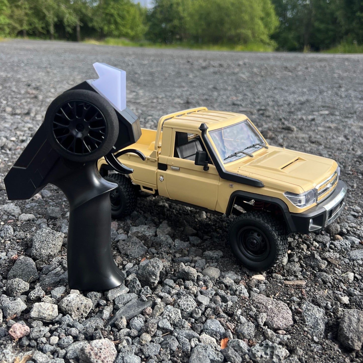 Fjarstýrður Landcruiser 79 1:12