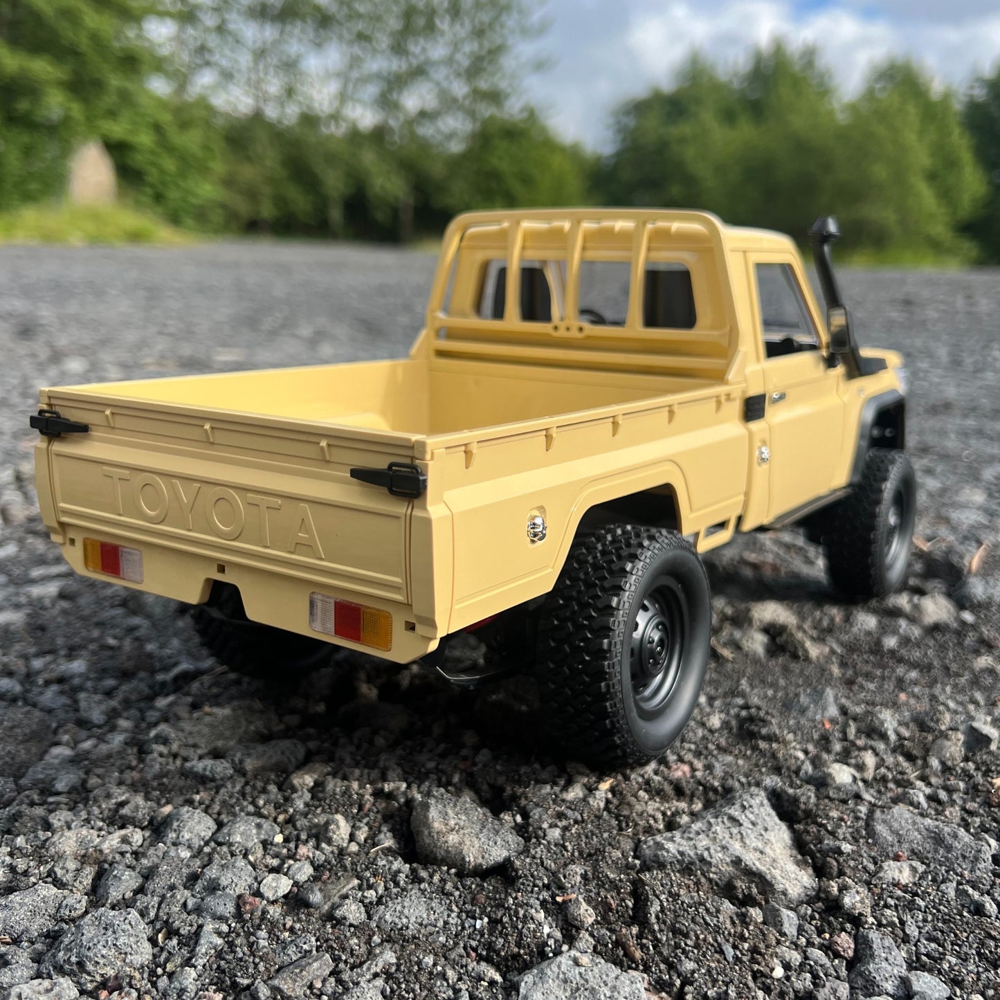 Fjarstýrður Landcruiser 79 1:12