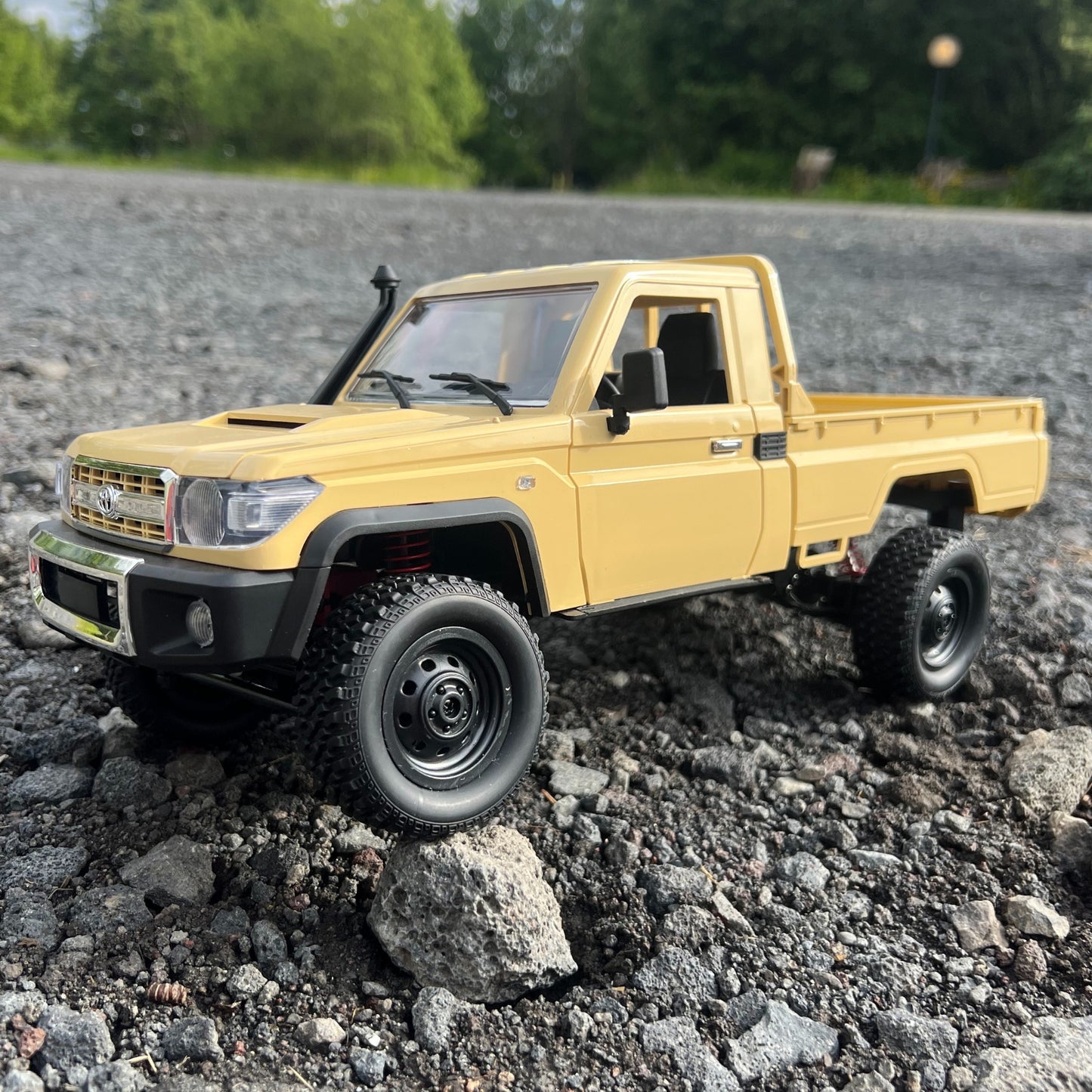 Fjarstýrður Landcruiser 79 1:12