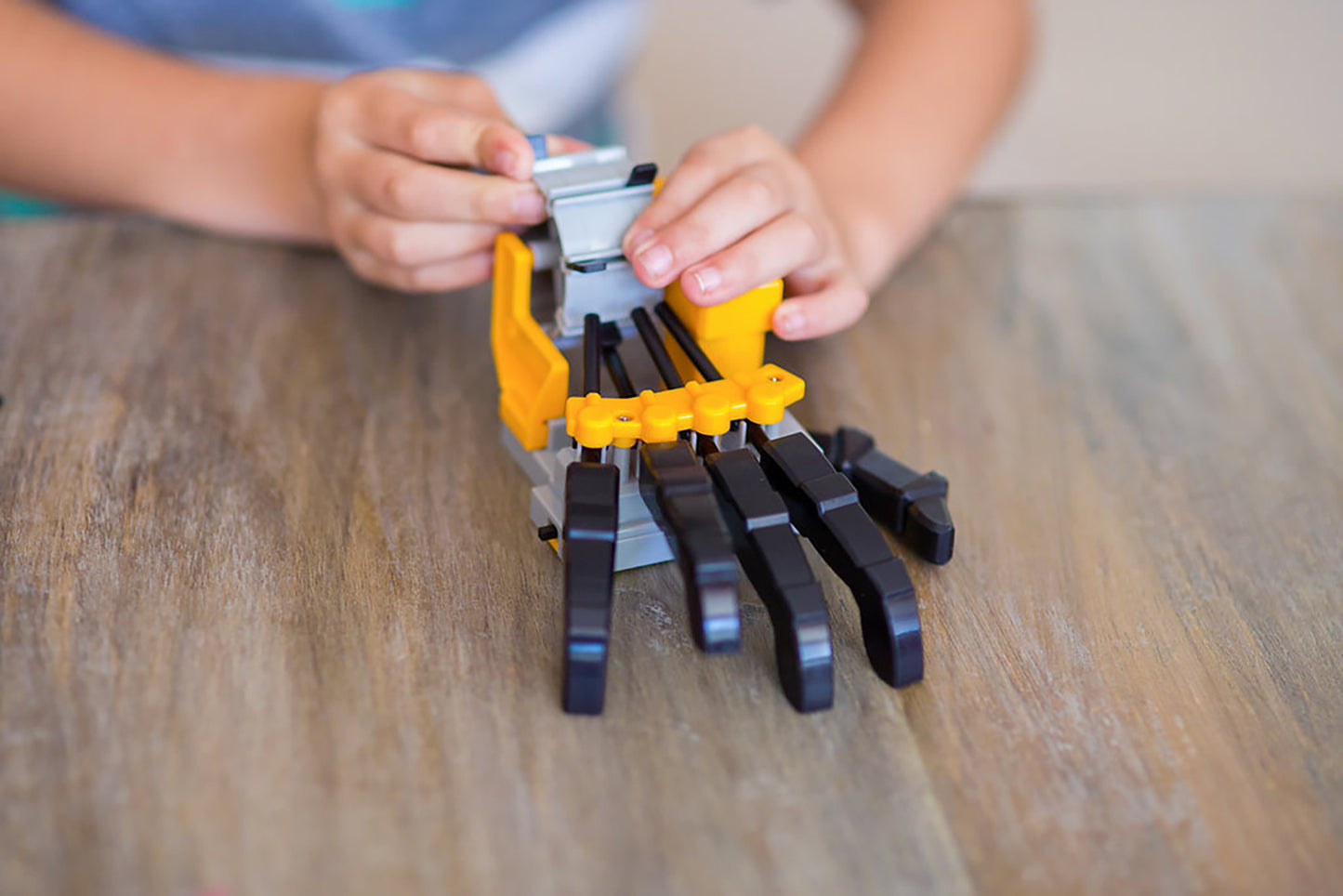 4M® KidzRobotix -  Motorised Robot Hand