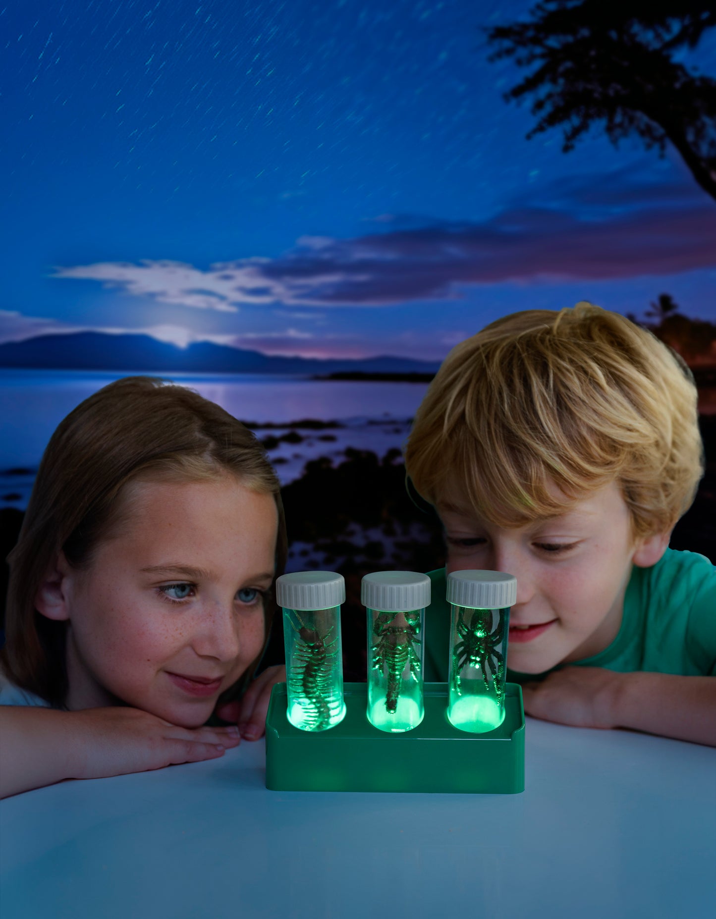 4M® KidzLabs - Glow Critter Lab