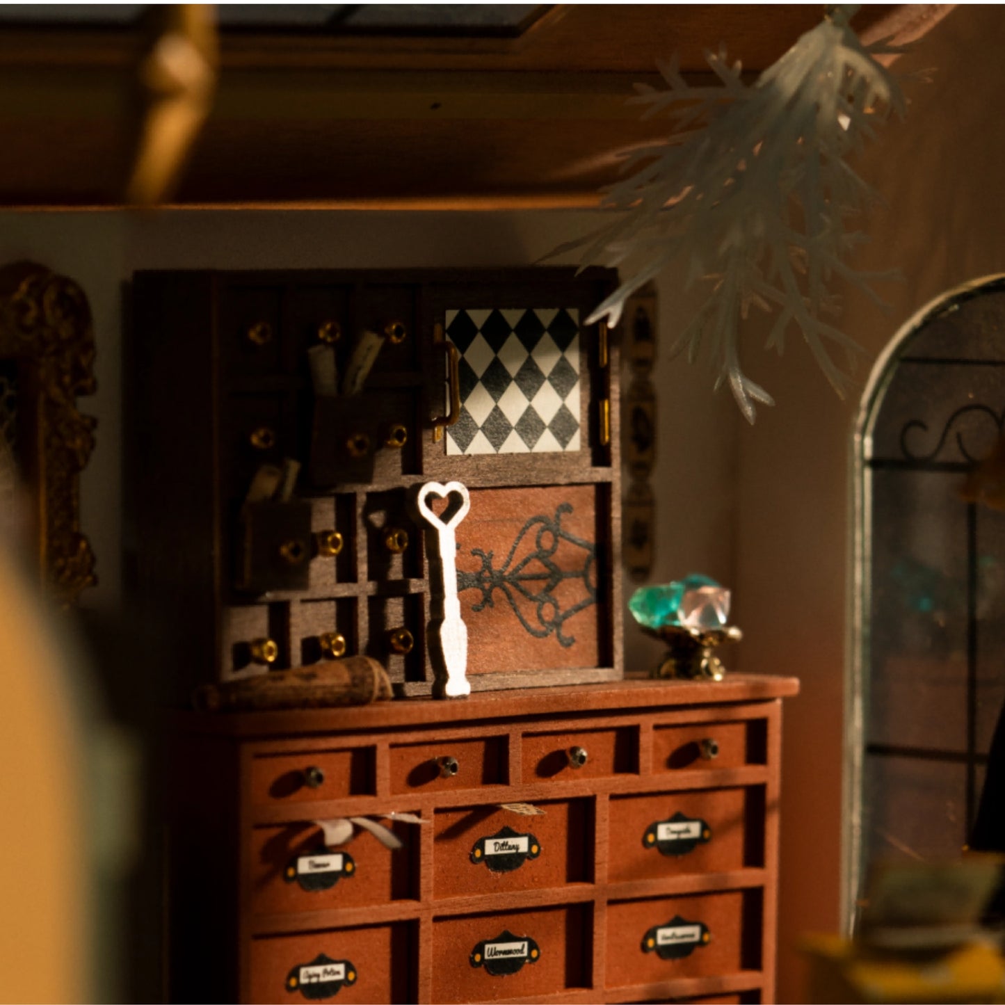 ROLIFE® Þrívíddar viðarpúsl - Kiki's Magic Emporium