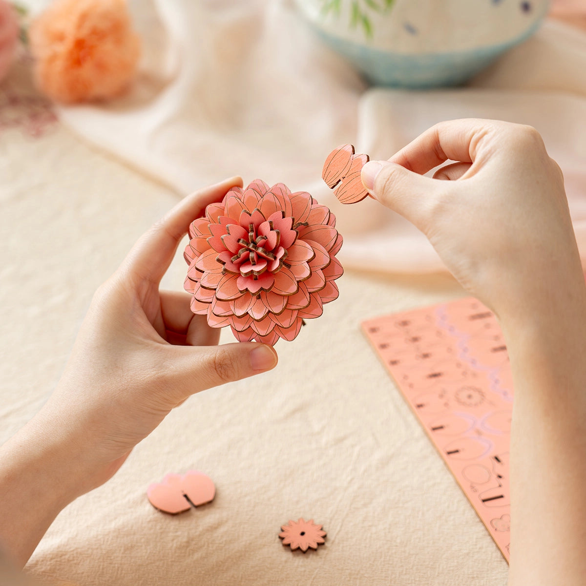ROLIFE® Þrívíddar viðarpúsl - Pink Dahlia